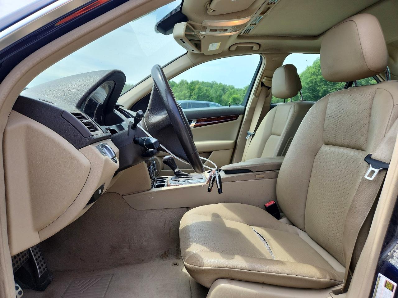 2009 Mercedes-benz C 300 Blue vin: WDDGF54X19R079548