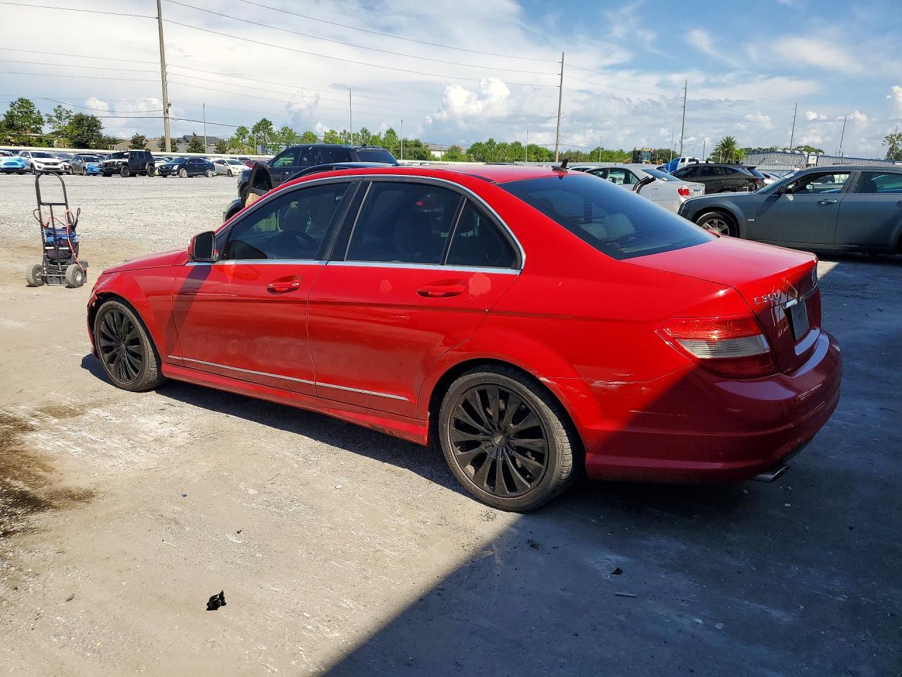 2009 Mercedes-benz C 300 Red vin: WDDGF54X19R081607
