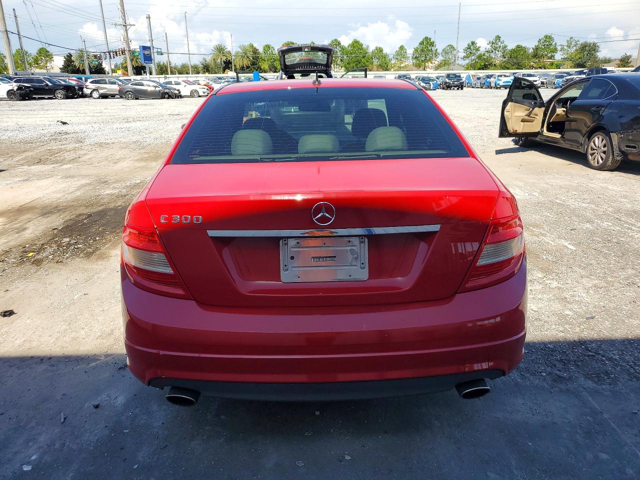 2009 Mercedes-benz C 300 Red vin: WDDGF54X19R081607