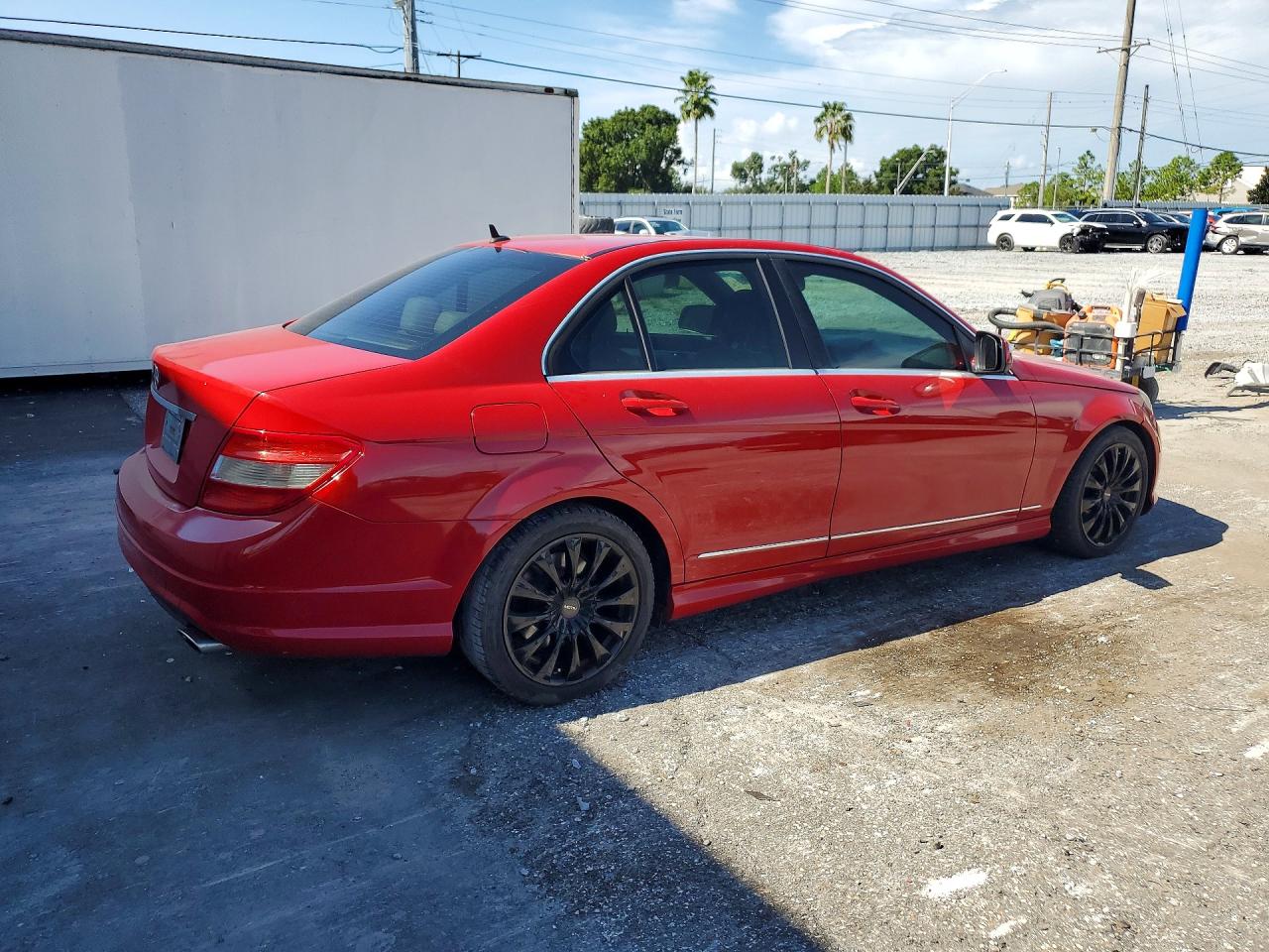 2009 Mercedes-benz C 300 Red vin: WDDGF54X19R081607