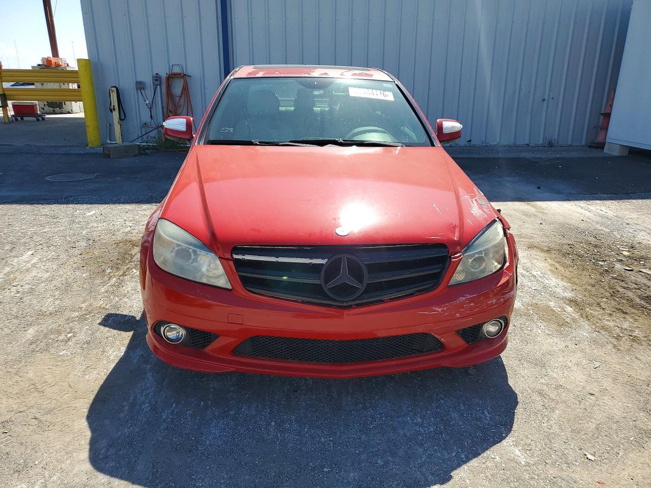 2009 Mercedes-benz C 300 Red vin: WDDGF54X19R081607