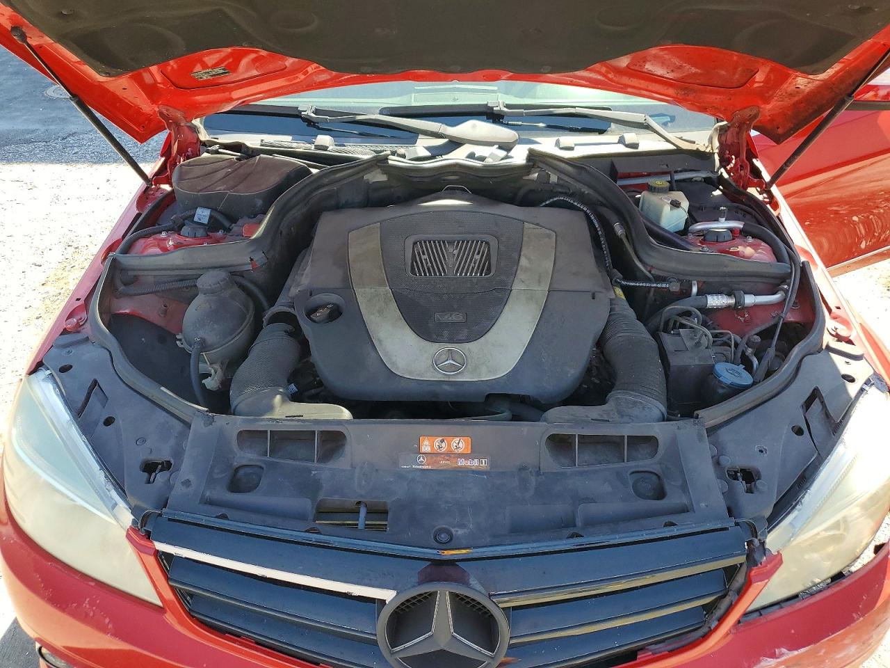 2009 Mercedes-benz C 300 Red vin: WDDGF54X19R081607