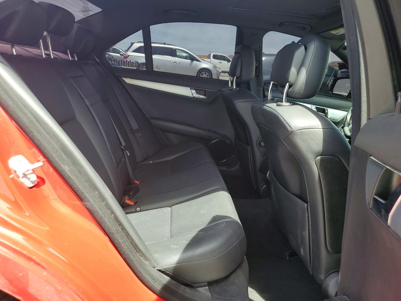 2008 Mercedes-benz C 300 Red vin: WDDGF54X28F033839