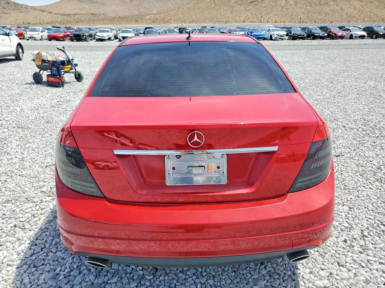 2008 Mercedes-benz C 300 Red vin: WDDGF54X28F033839