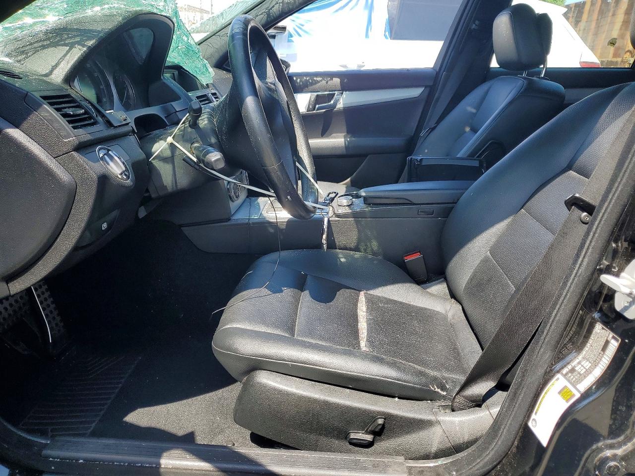 2008 Mercedes-benz C 300 Black vin: WDDGF54X28F048969