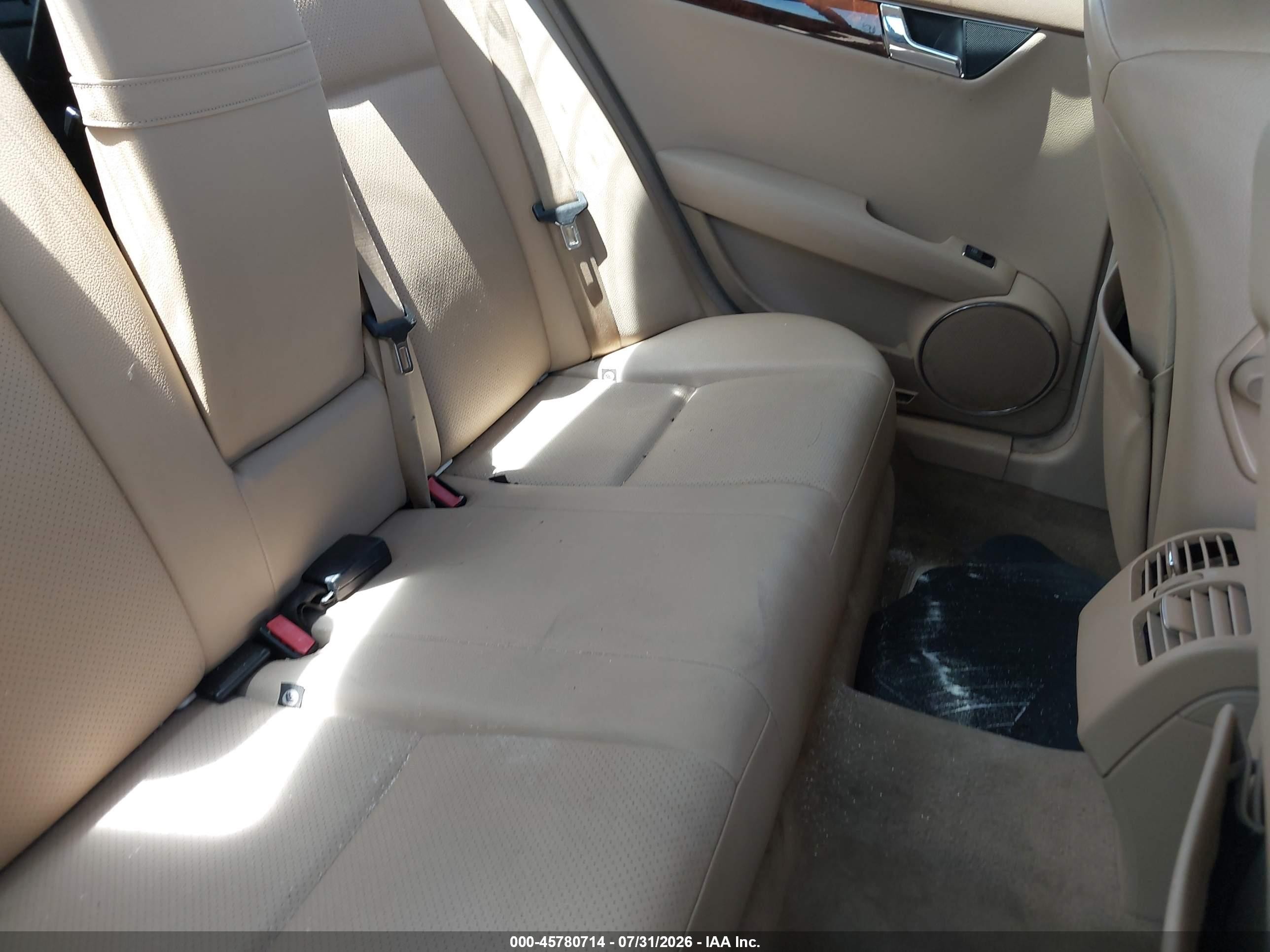 2008 Mercedes-benz C 300 Luxury/sport Белый vin: WDDGF54X28F114291