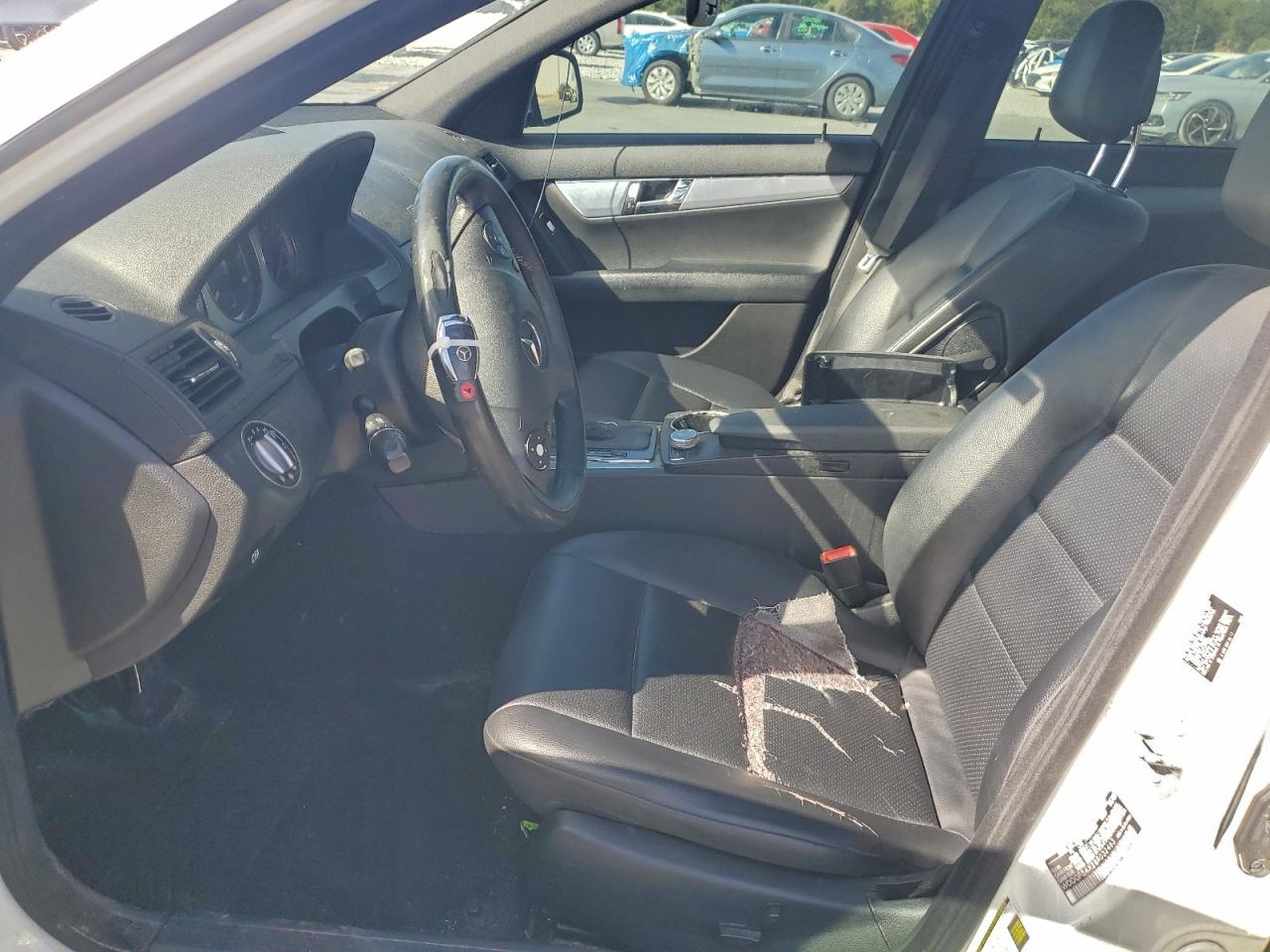 2008 Mercedes-benz C 300 White vin: WDDGF54X28R032463