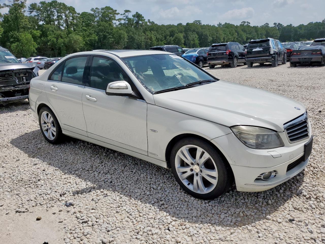 2009 Mercedes-benz C 300 White vin: WDDGF54X29A153915