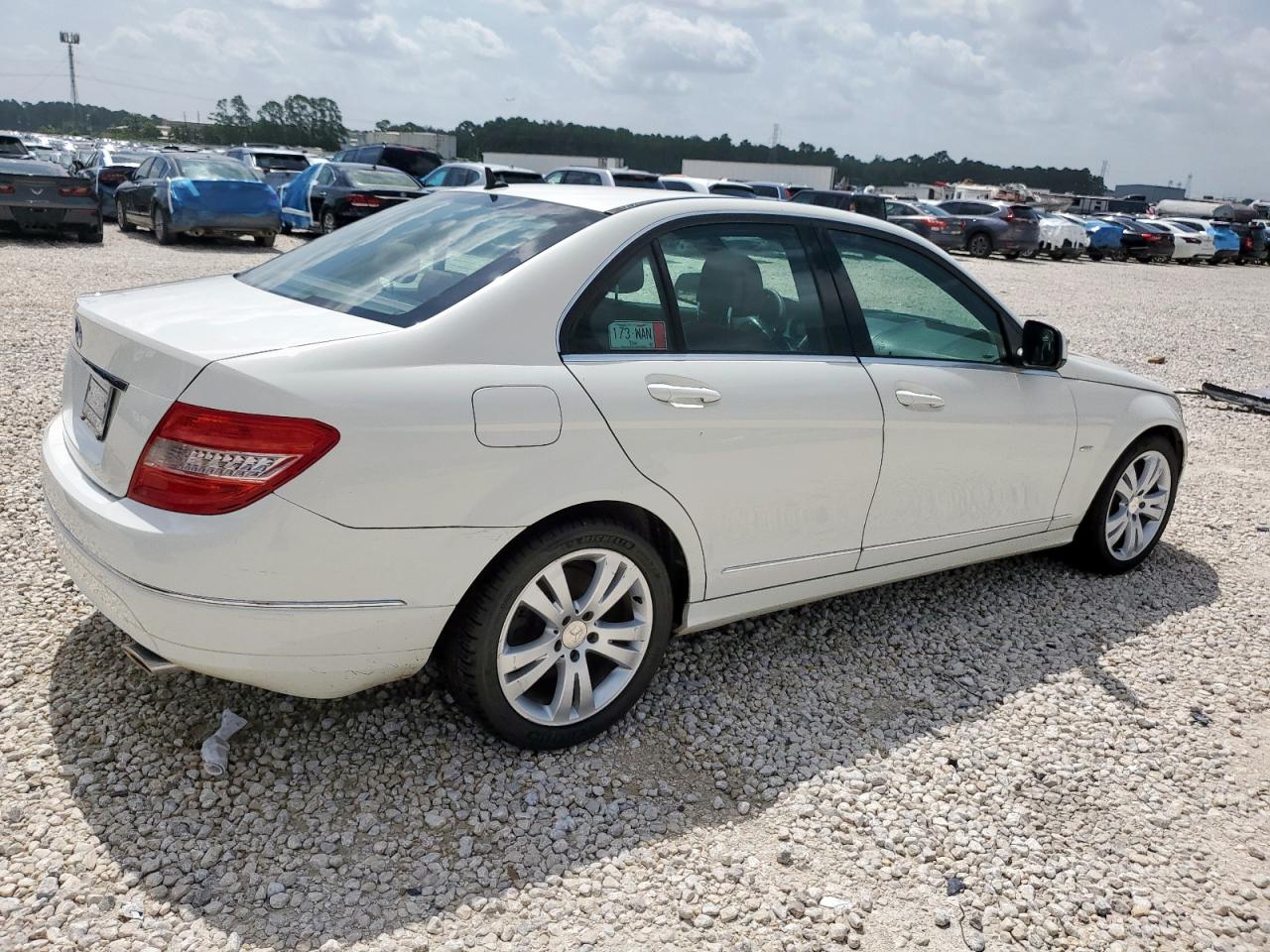 2009 Mercedes-benz C 300 White vin: WDDGF54X29A153915