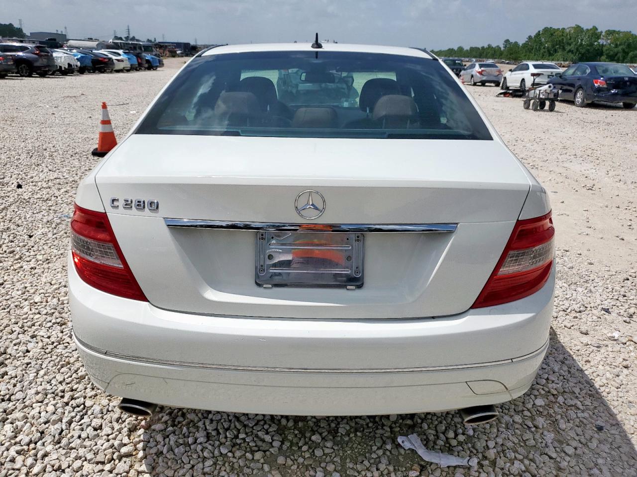 2009 Mercedes-benz C 300 White vin: WDDGF54X29A153915