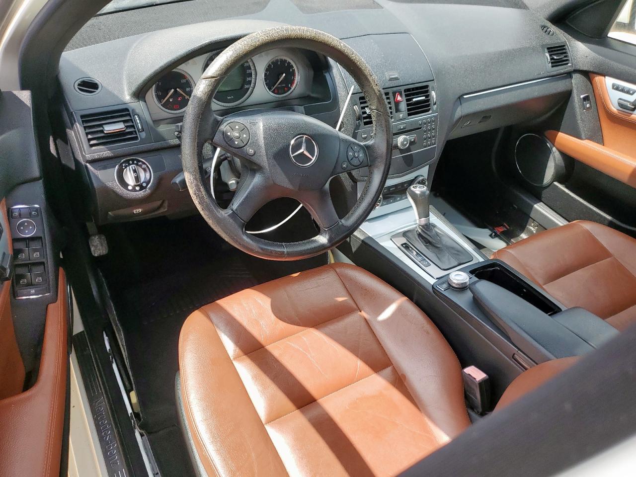 2009 Mercedes-benz C 300 White vin: WDDGF54X29A153915