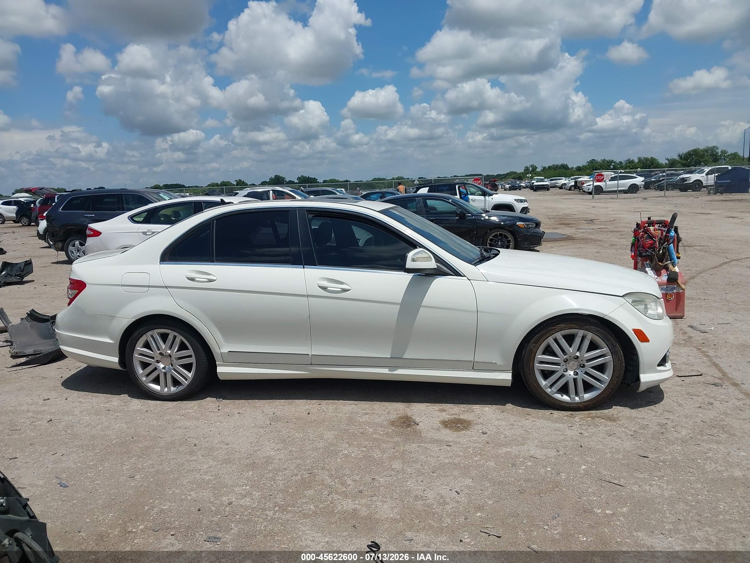 2009 Mercedes-benz C 300 Luxury/sport White vin: WDDGF54X29F213890