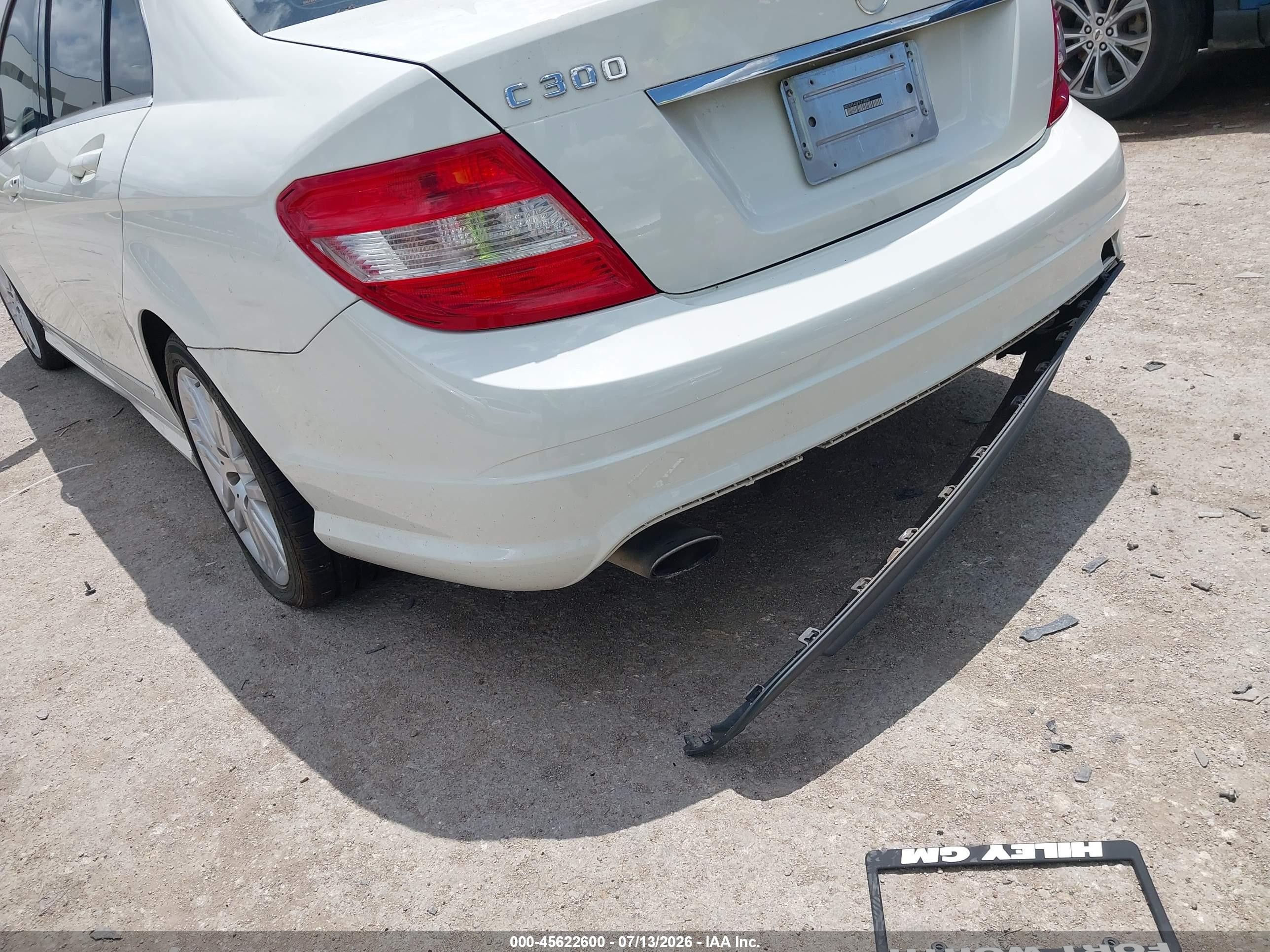 2009 Mercedes-benz C 300 Luxury/sport White vin: WDDGF54X29F213890