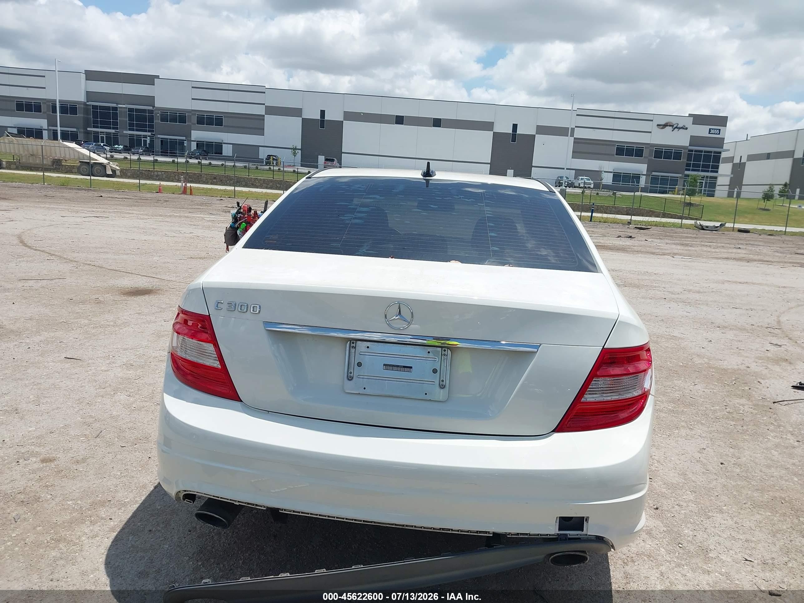 2009 Mercedes-benz C 300 Luxury/sport White vin: WDDGF54X29F213890