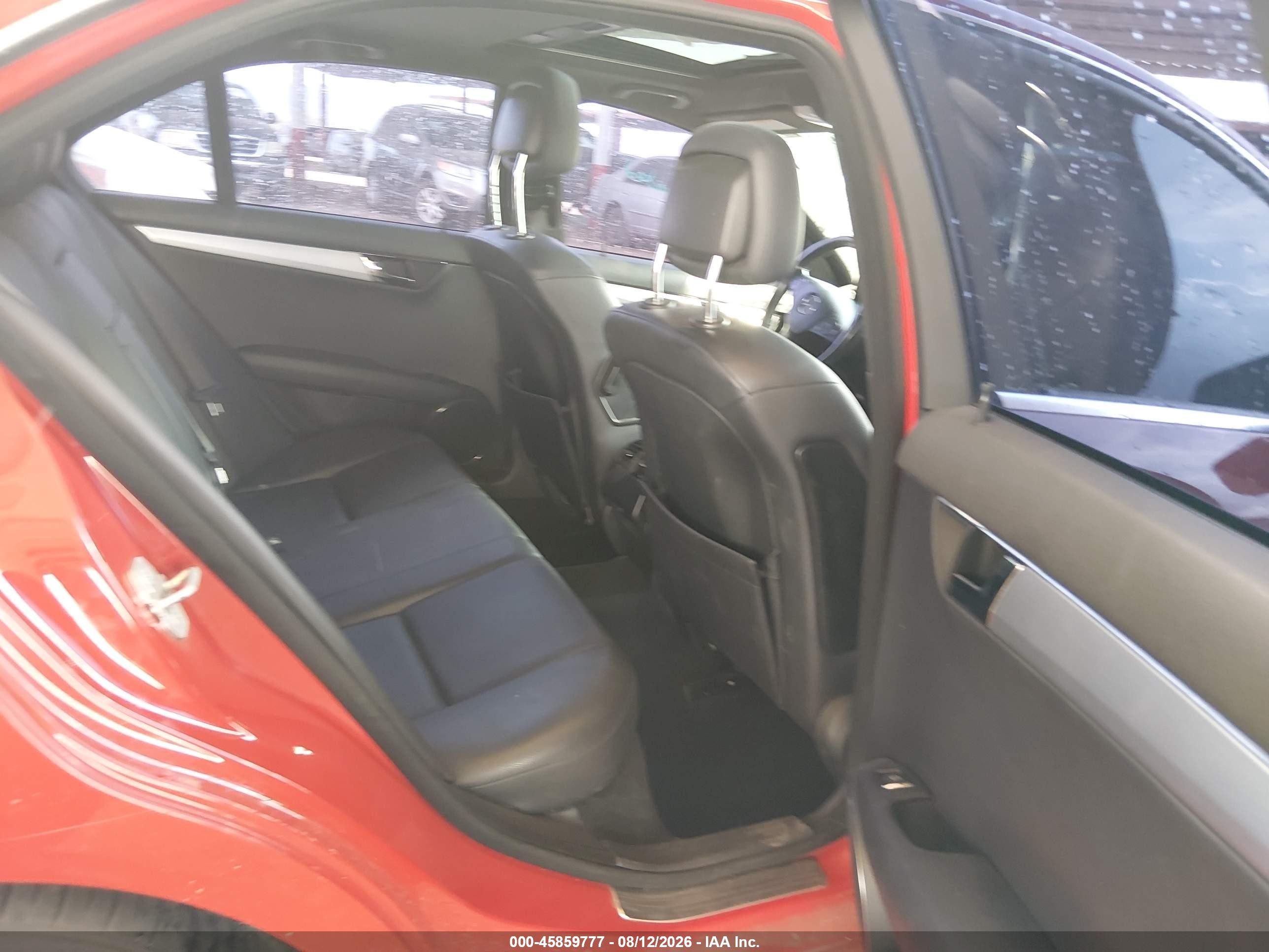 2009 Mercedes-benz C 300   Red vin: WDDGF54X29F236747