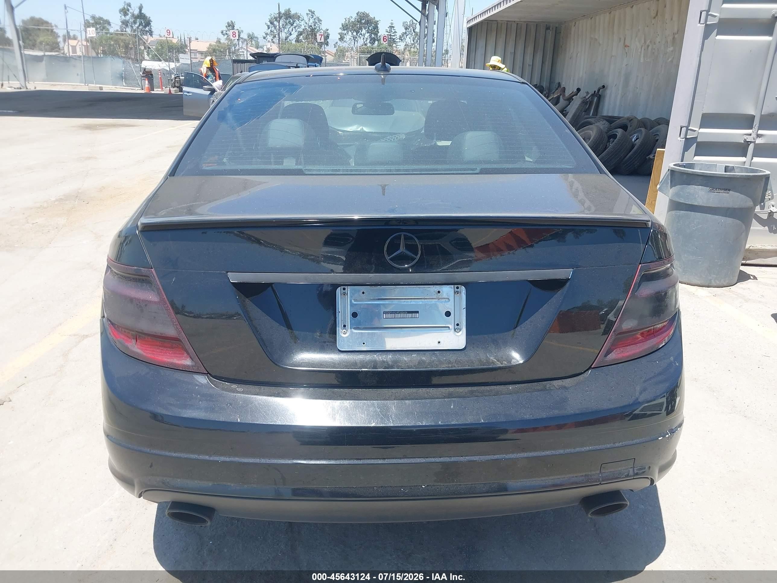 2009 Mercedes-benz C 300   Black vin: WDDGF54X29F332636