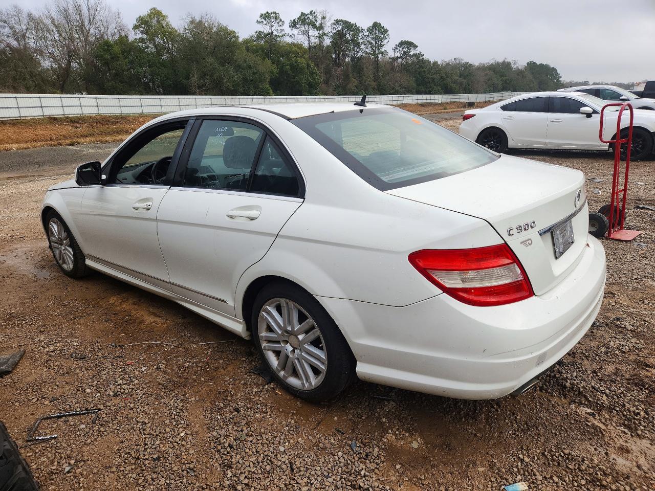 2009 Mercedes-benz C 300 Белый vin: WDDGF54X29R041889