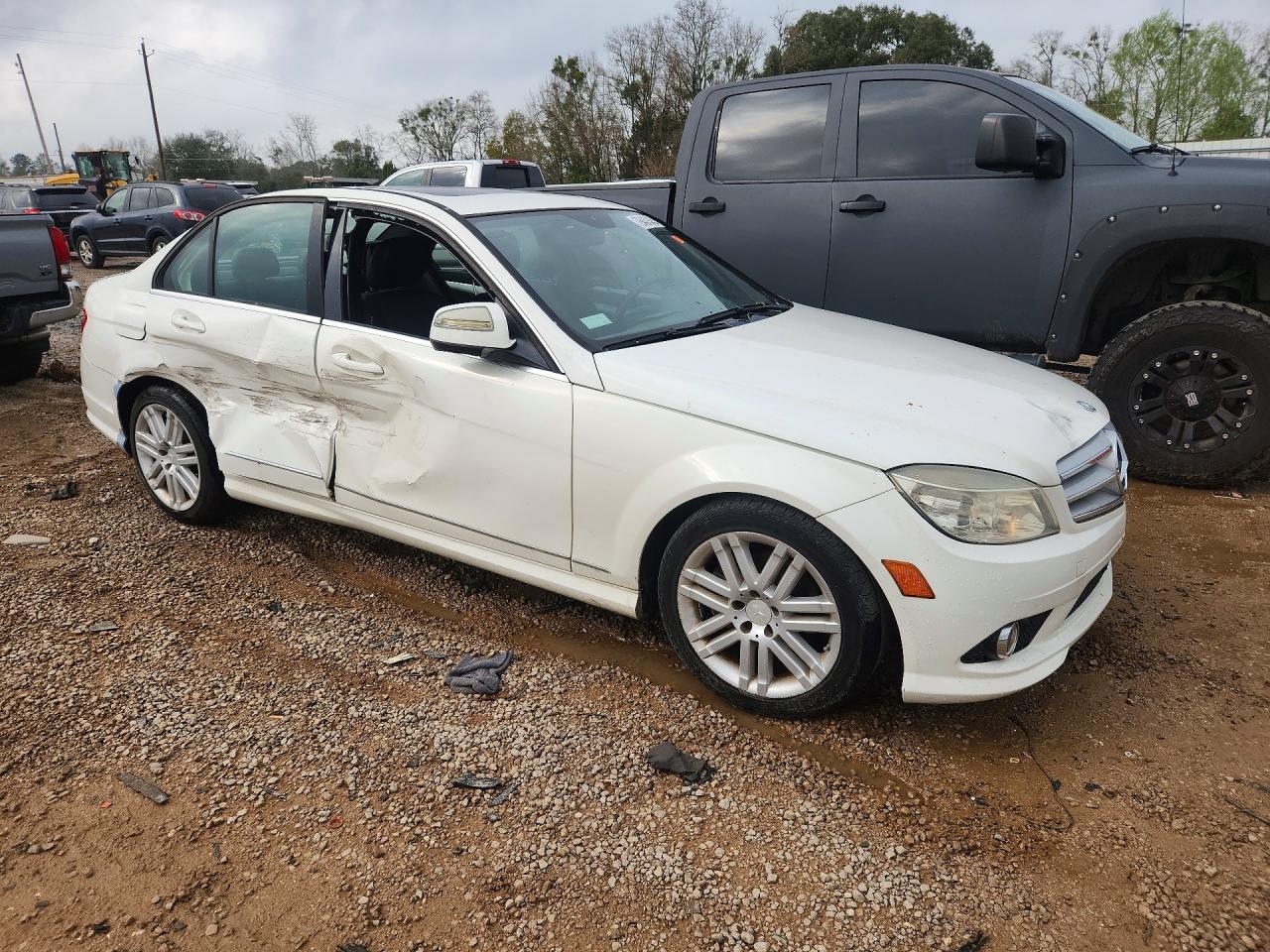 2009 Mercedes-benz C 300 Белый vin: WDDGF54X29R041889