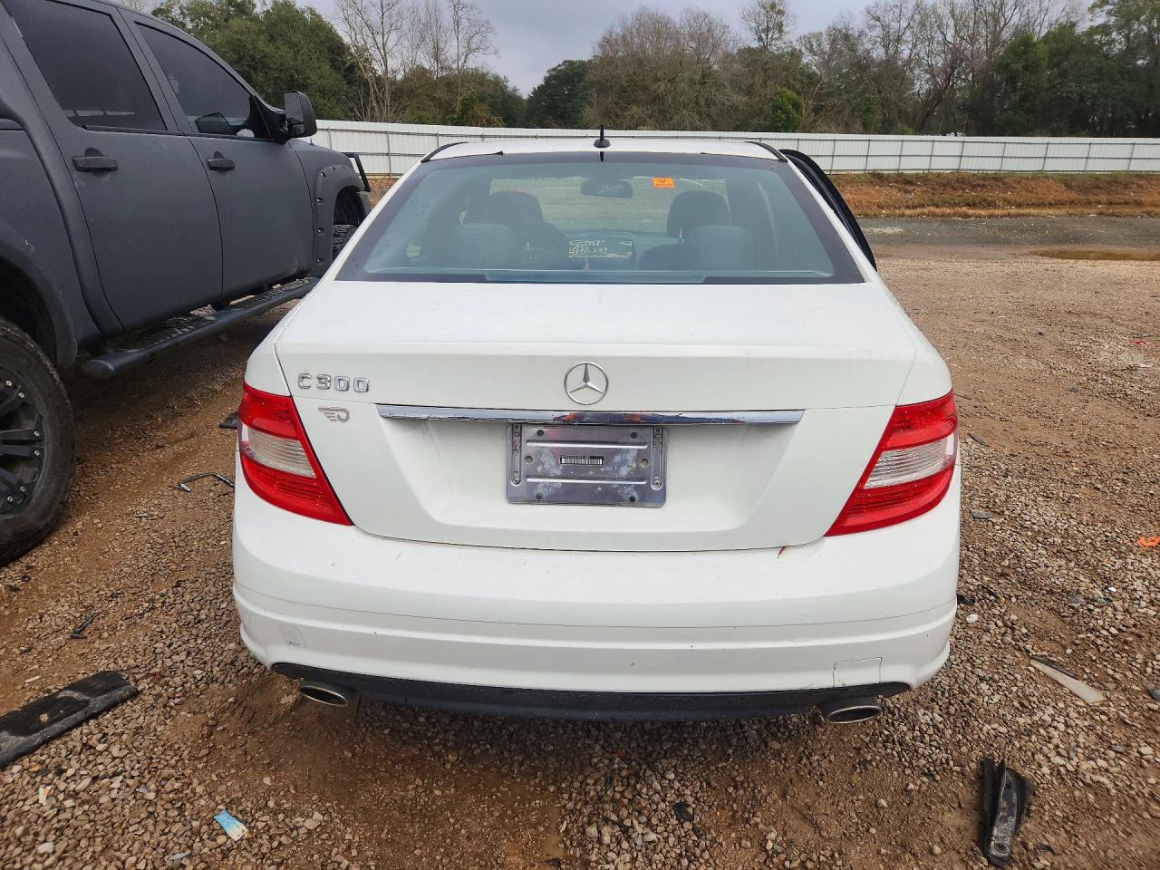 2009 Mercedes-benz C 300 Белый vin: WDDGF54X29R041889