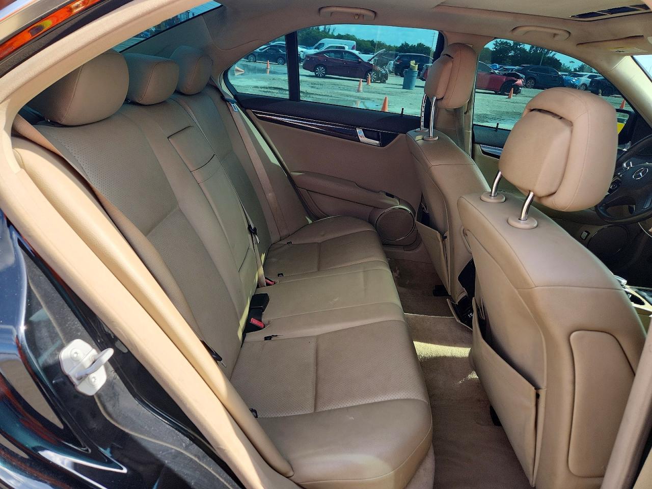 2009 Mercedes-benz C 300 Black vin: WDDGF54X29R046395