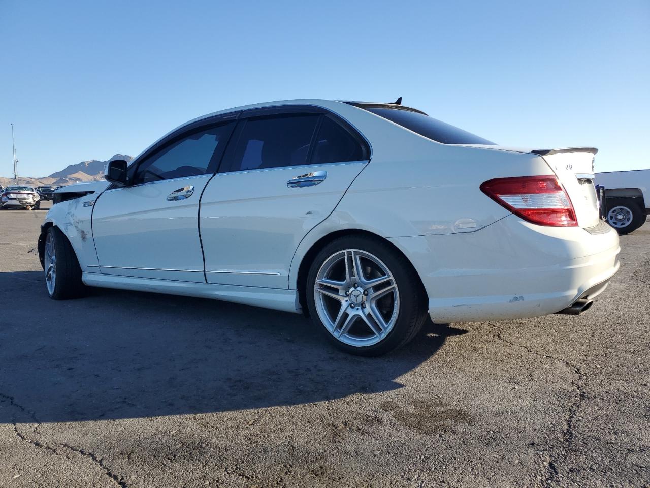 2009 Mercedes-benz C 300 Белый vin: WDDGF54X29R056344