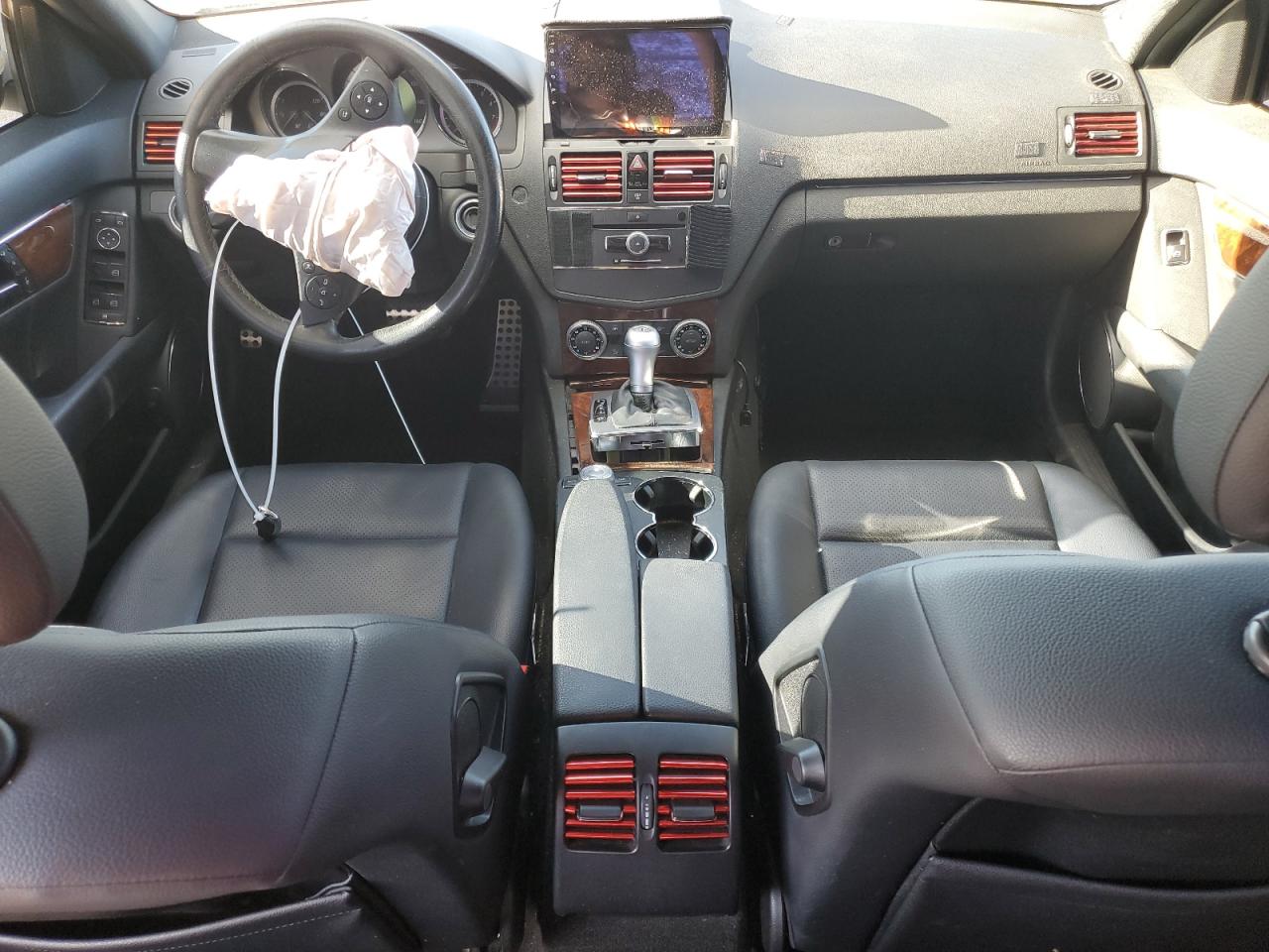 2009 Mercedes-benz C 300 Белый vin: WDDGF54X29R056344