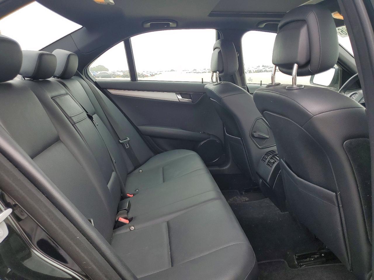 2009 Mercedes-benz C 300 Черный vin: WDDGF54X29R070468