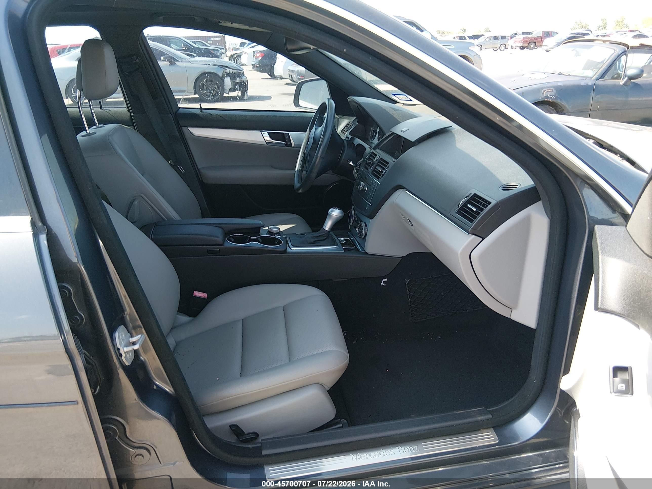 2008 Mercedes-benz C 300 Luxury/sport Gray vin: WDDGF54X38F137577