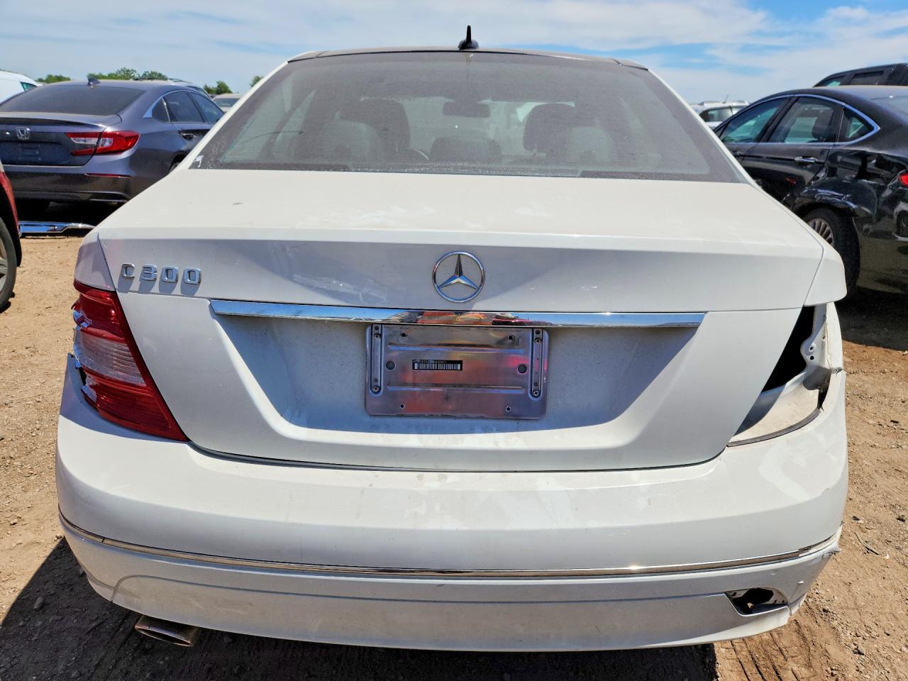 2008 Mercedes-benz C 300 White vin: WDDGF54X38R039471