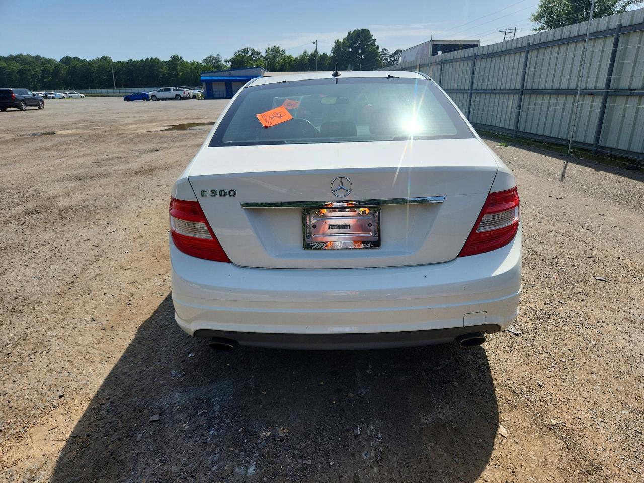2009 Mercedes-benz C 300 White vin: WDDGF54X39R047586