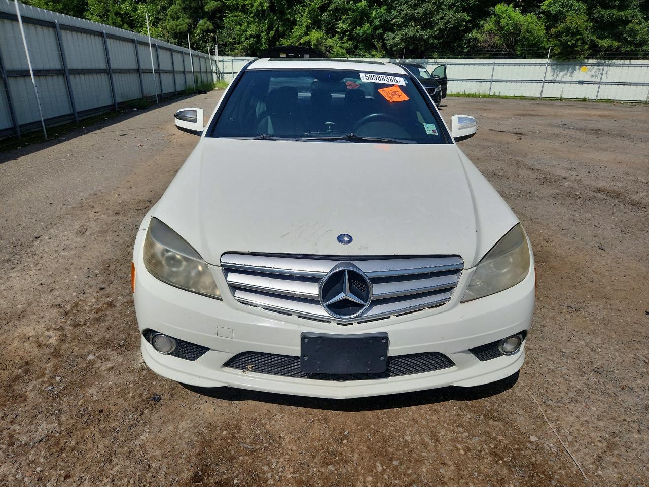 2009 Mercedes-benz C 300 White vin: WDDGF54X39R047586