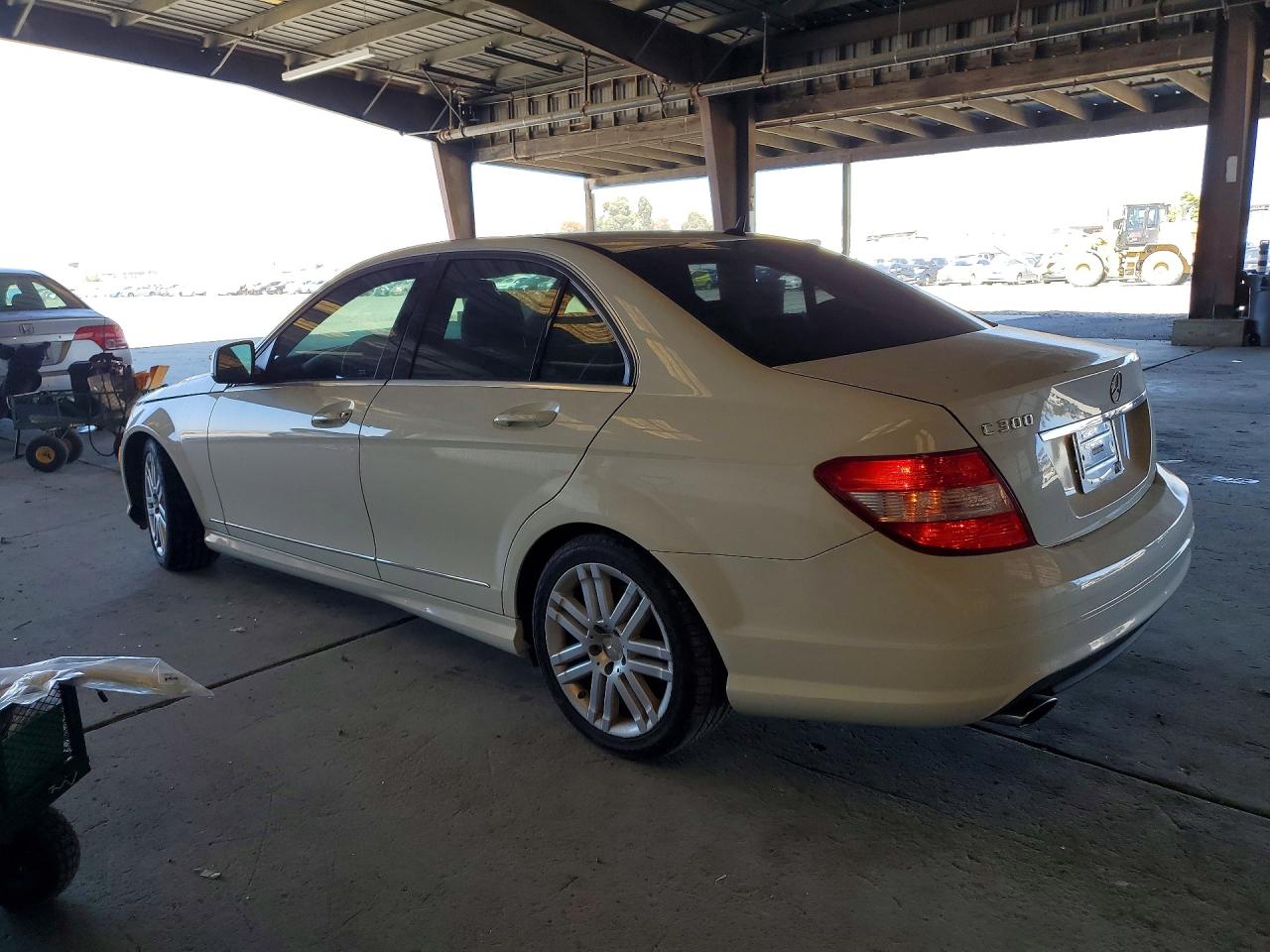 2009 Mercedes-benz C 300 White vin: WDDGF54X39R050049