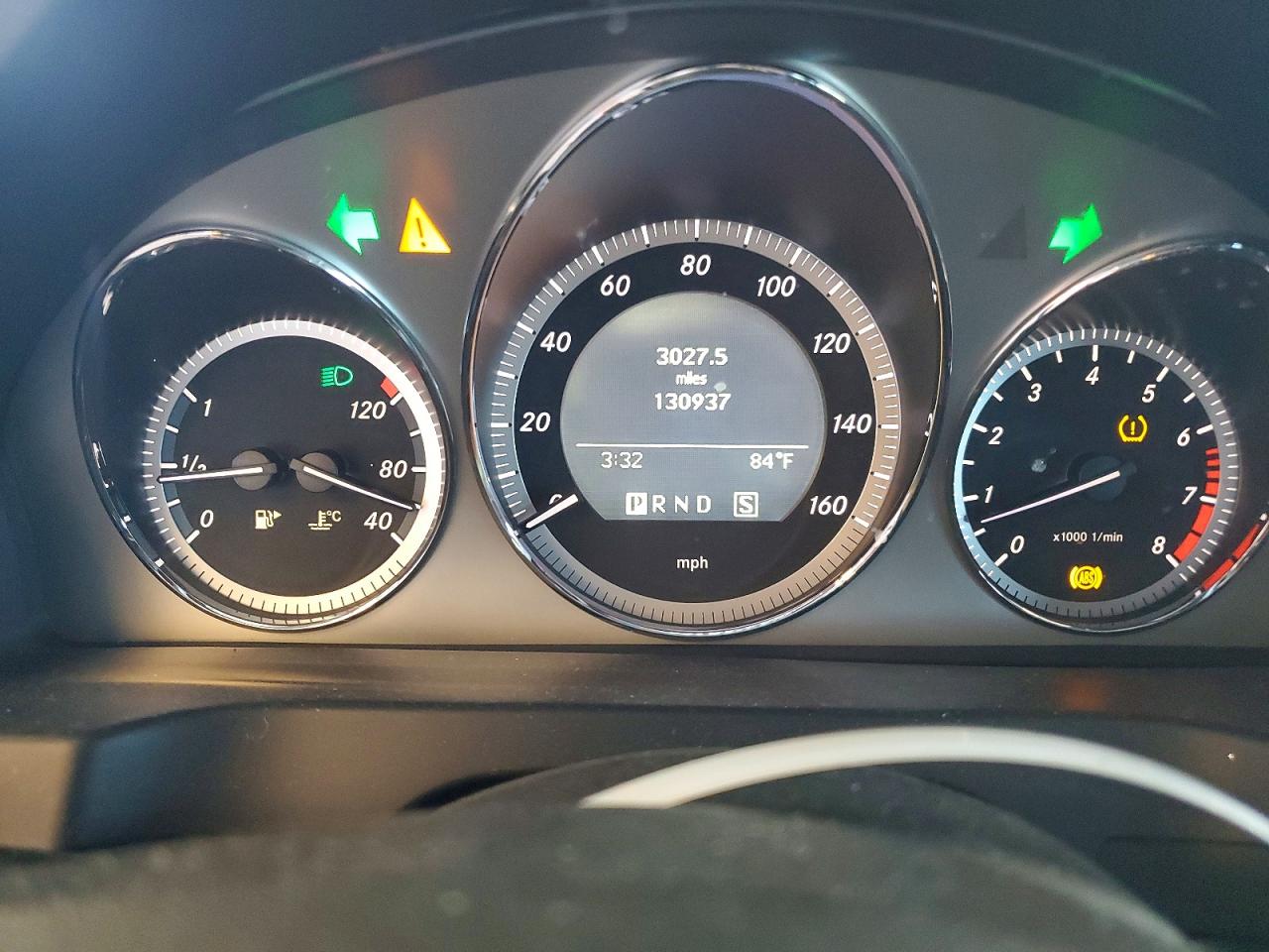 2009 Mercedes-benz C 300 White vin: WDDGF54X39R050049