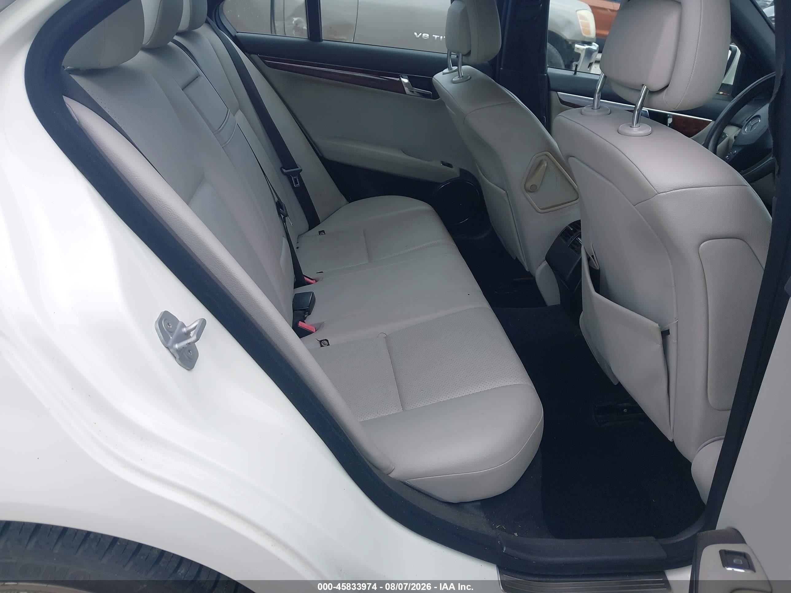 2009 Mercedes-benz C 300 Luxury/sport White vin: WDDGF54X39R057650
