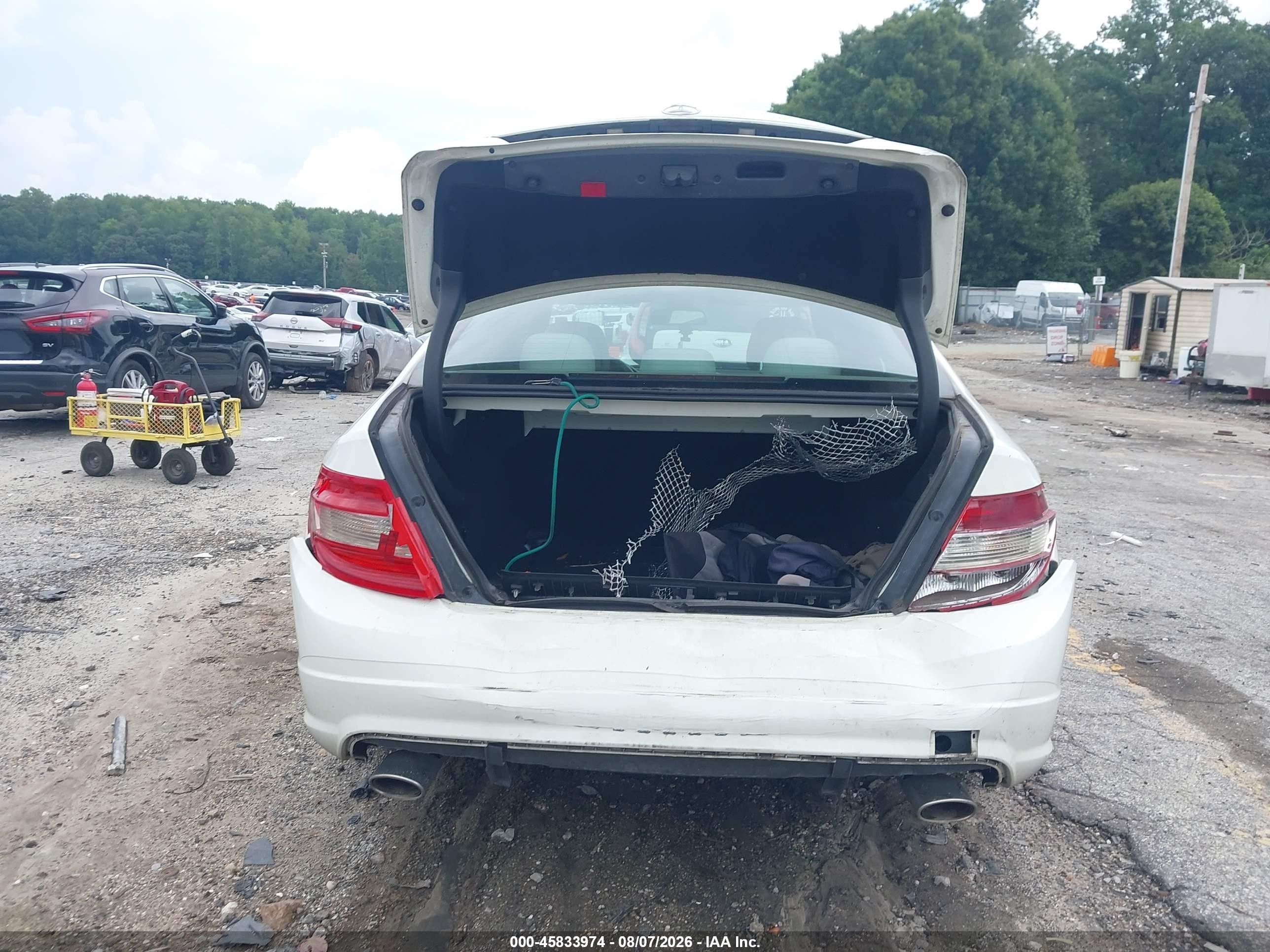 2009 Mercedes-benz C 300 Luxury/sport White vin: WDDGF54X39R057650