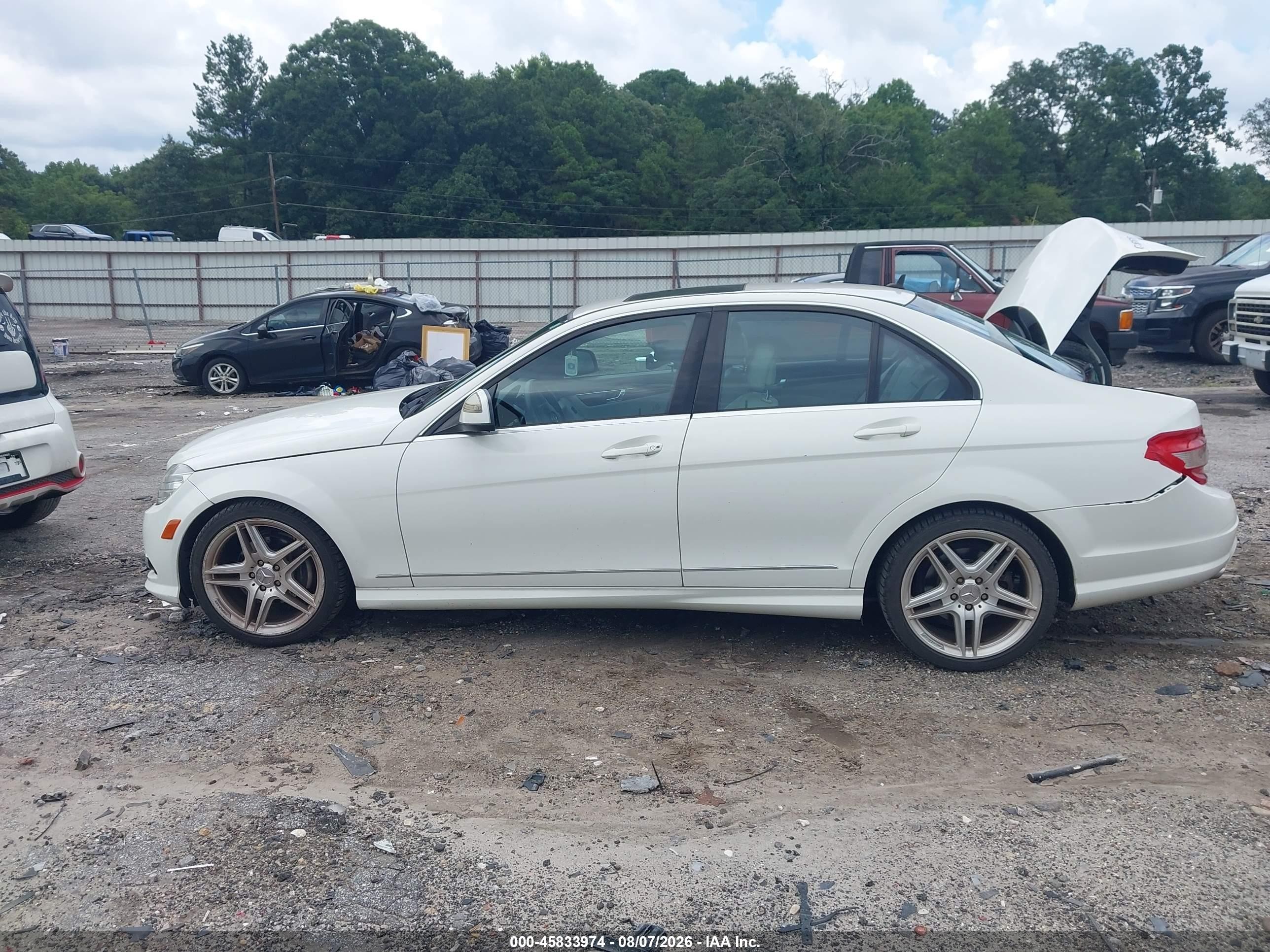 2009 Mercedes-benz C 300 Luxury/sport White vin: WDDGF54X39R057650