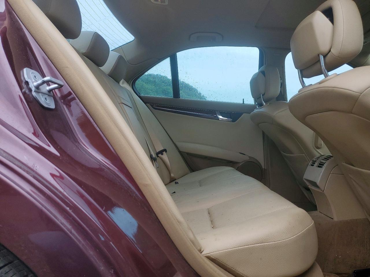2008 Mercedes-benz C 300 Maroon vin: WDDGF54X48F039822