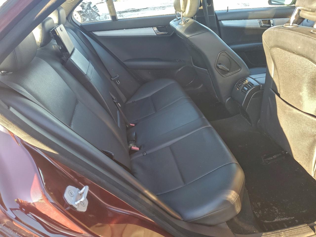 2008 Mercedes-benz C 300 Maroon vin: WDDGF54X48F053879