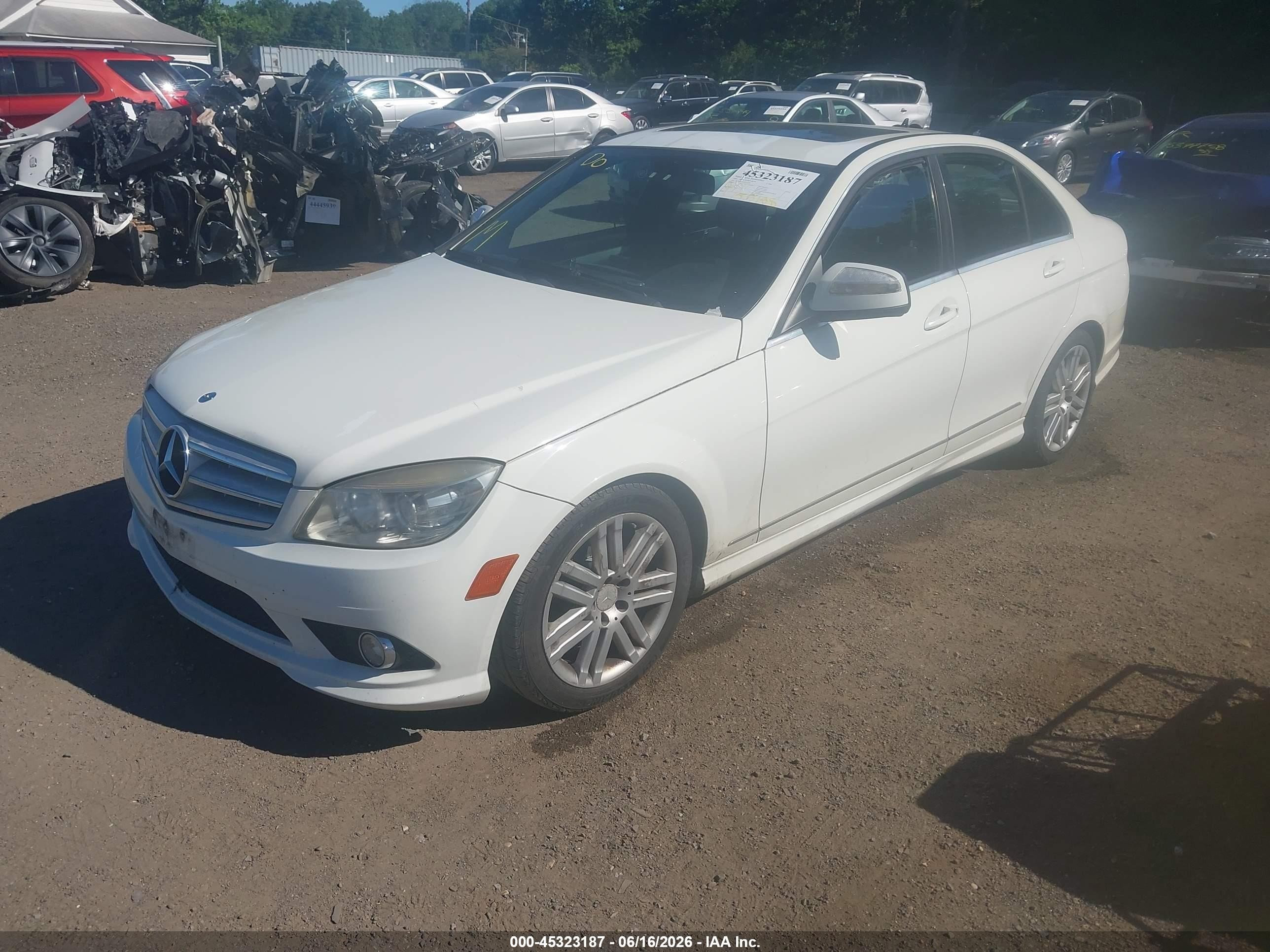 2008 Mercedes-benz C 300 Luxury/sport White vin: WDDGF54X48F102580