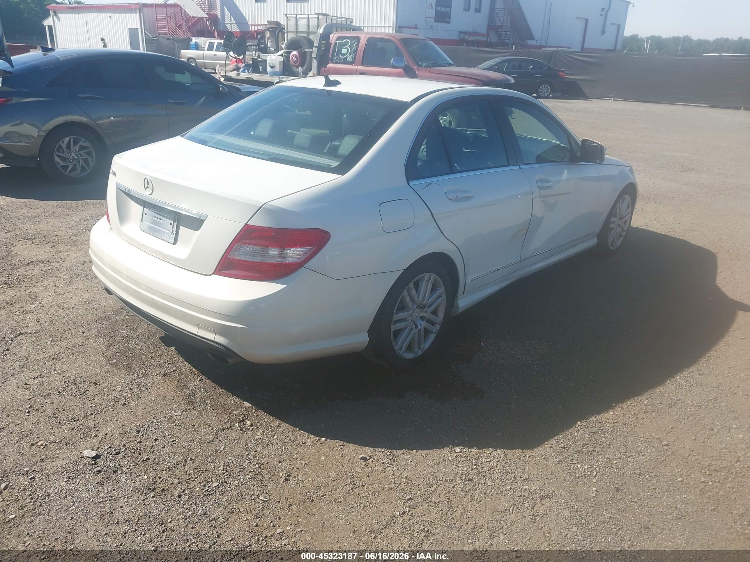 2008 Mercedes-benz C 300 Luxury/sport White vin: WDDGF54X48F102580