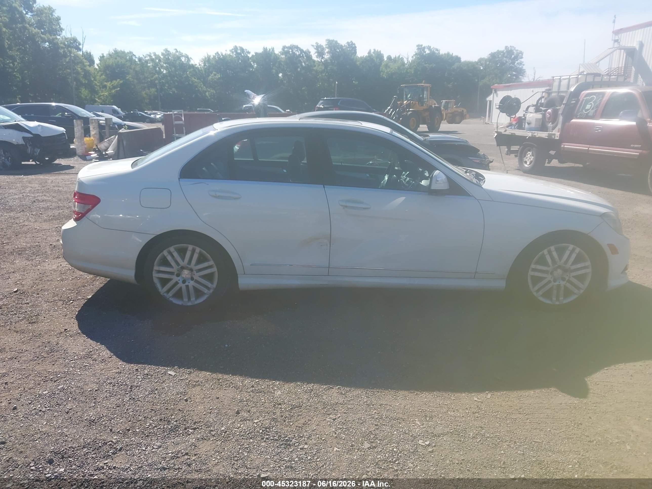 2008 Mercedes-benz C 300 Luxury/sport White vin: WDDGF54X48F102580