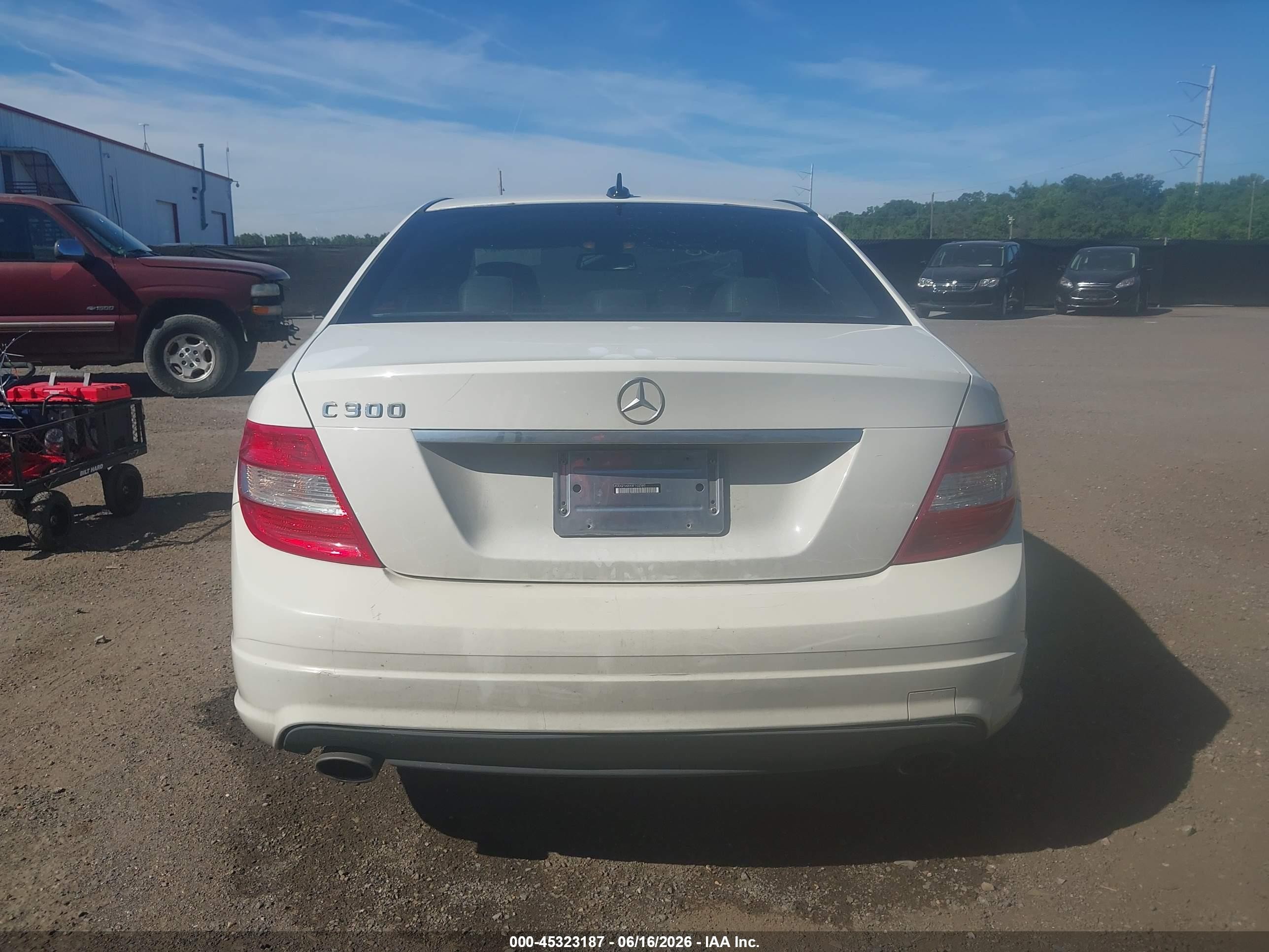 2008 Mercedes-benz C 300 Luxury/sport White vin: WDDGF54X48F102580