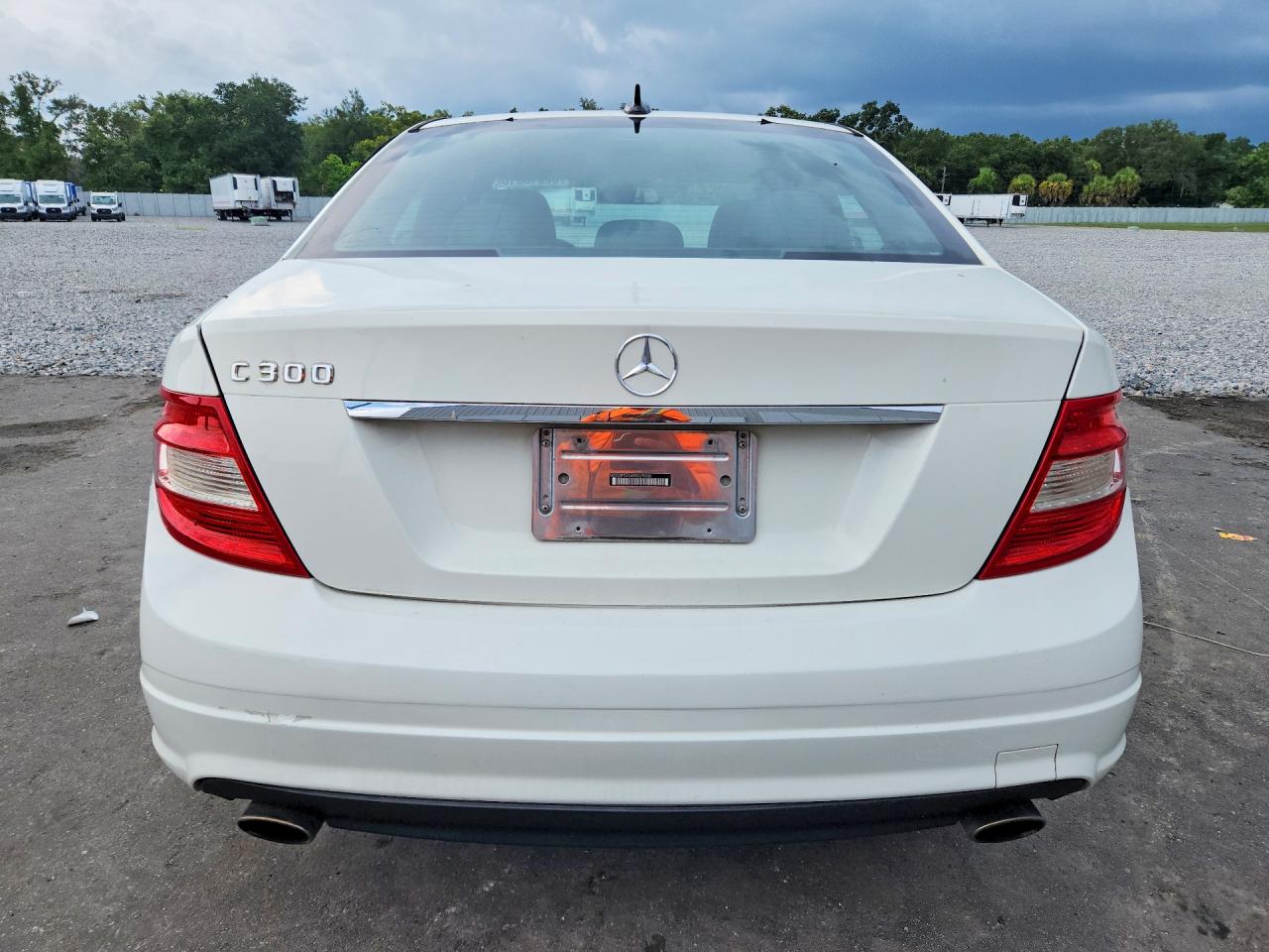 2008 Mercedes-benz C 300 White vin: WDDGF54X48R025000