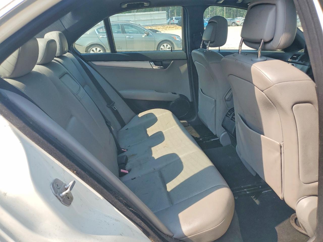 2008 Mercedes-benz C 300 Белый vin: WDDGF54X48R030407