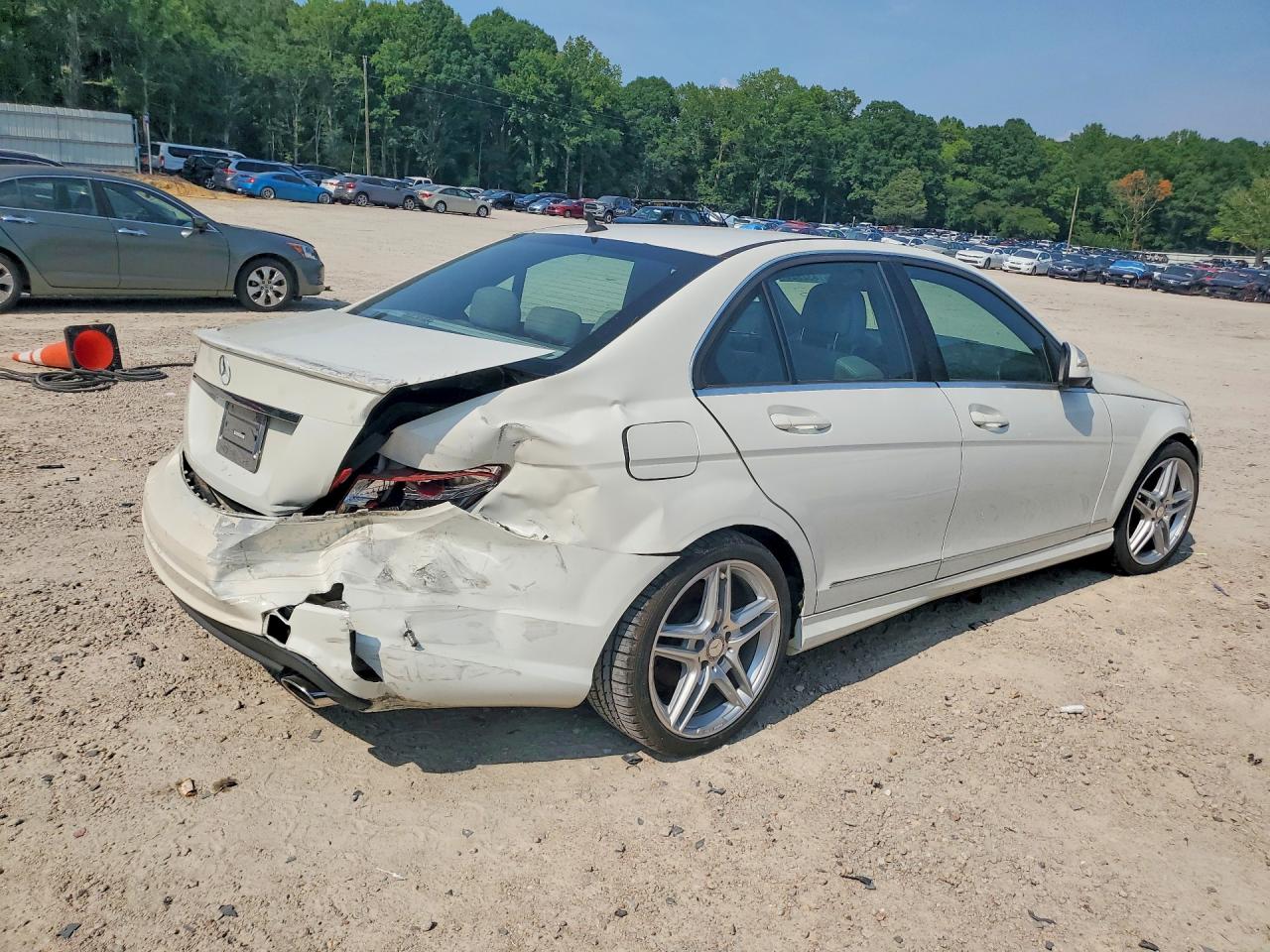2008 Mercedes-benz C 300 Белый vin: WDDGF54X48R030407