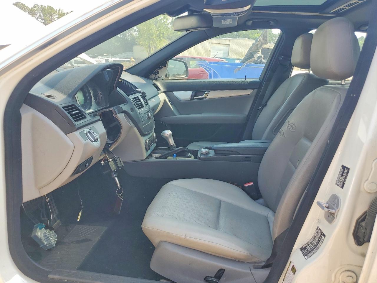 2008 Mercedes-benz C 300 Белый vin: WDDGF54X48R030407