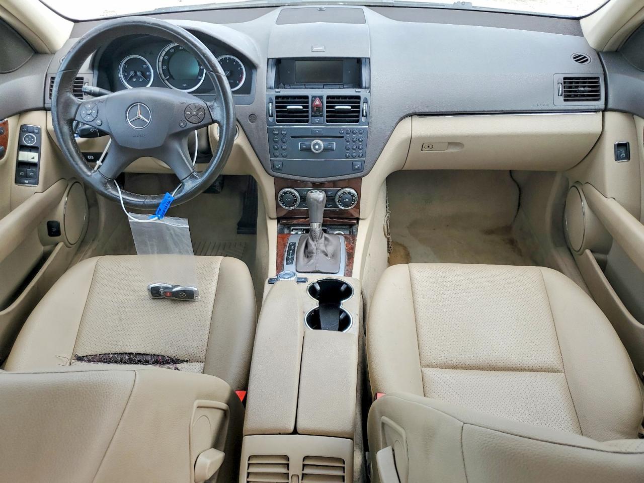 2009 Mercedes-benz C 300 White vin: WDDGF54X49F211512