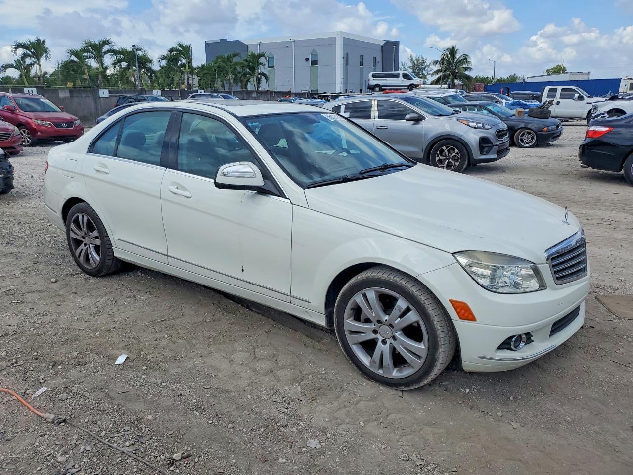 2009 Mercedes-benz C 300 White vin: WDDGF54X49F211512