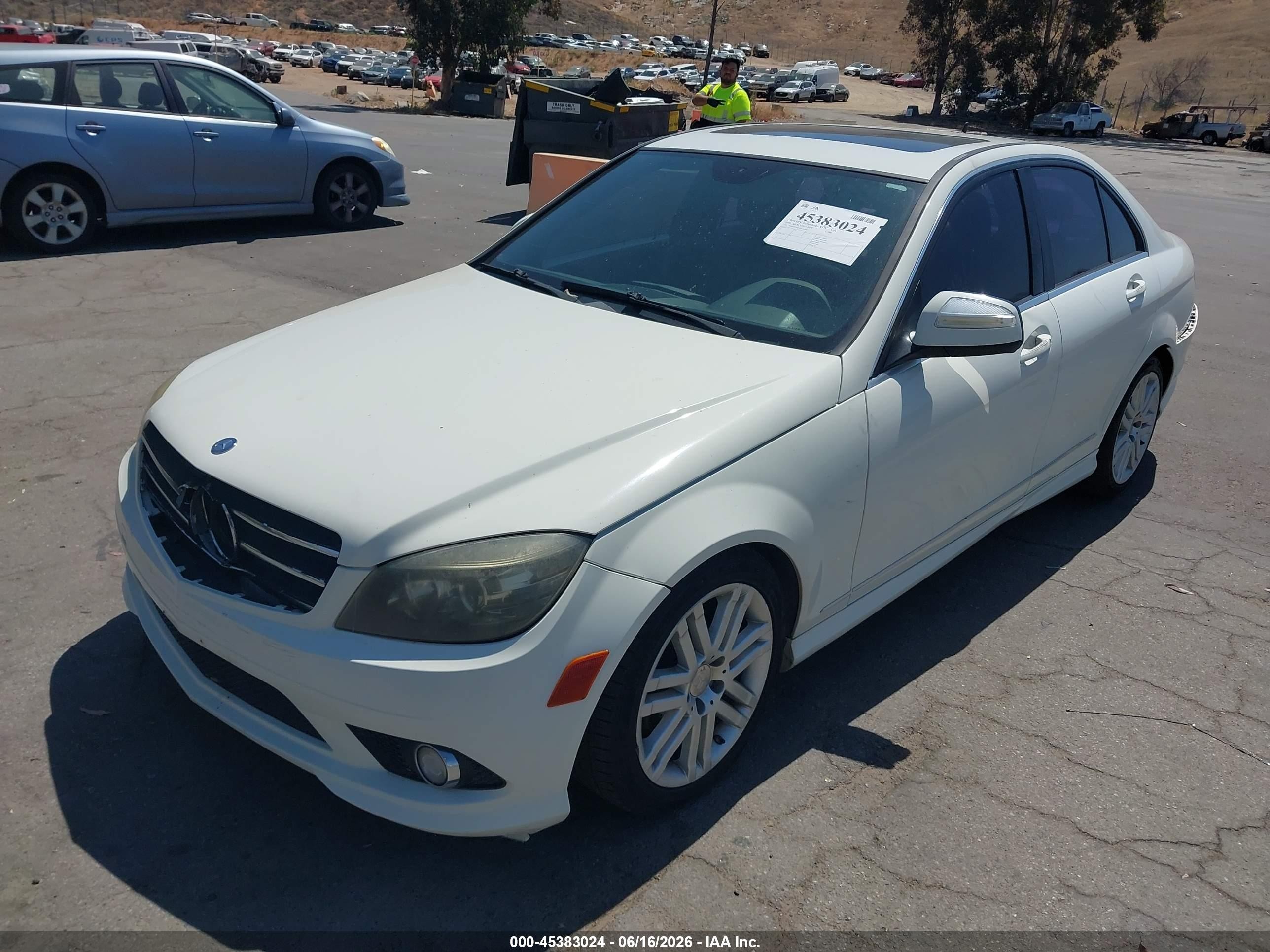 2009 Mercedes-benz C 300 Luxury/sport Белый vin: WDDGF54X49R050464