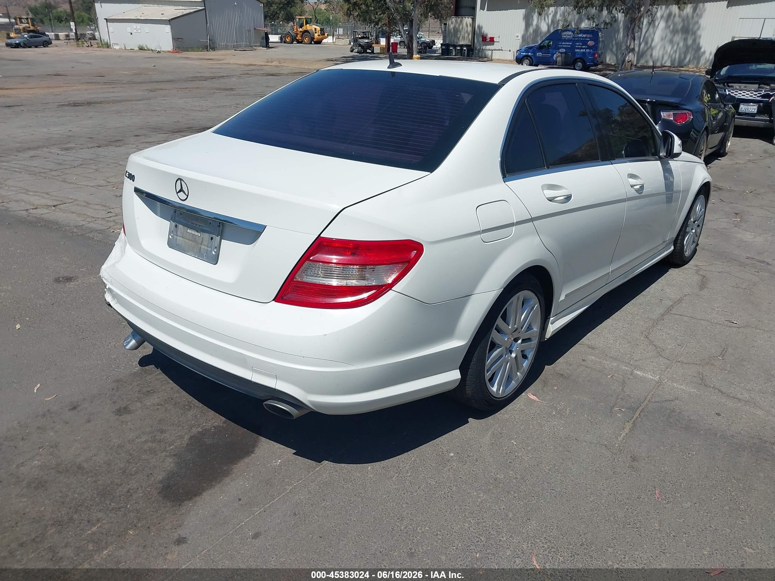 2009 Mercedes-benz C 300 Luxury/sport Белый vin: WDDGF54X49R050464